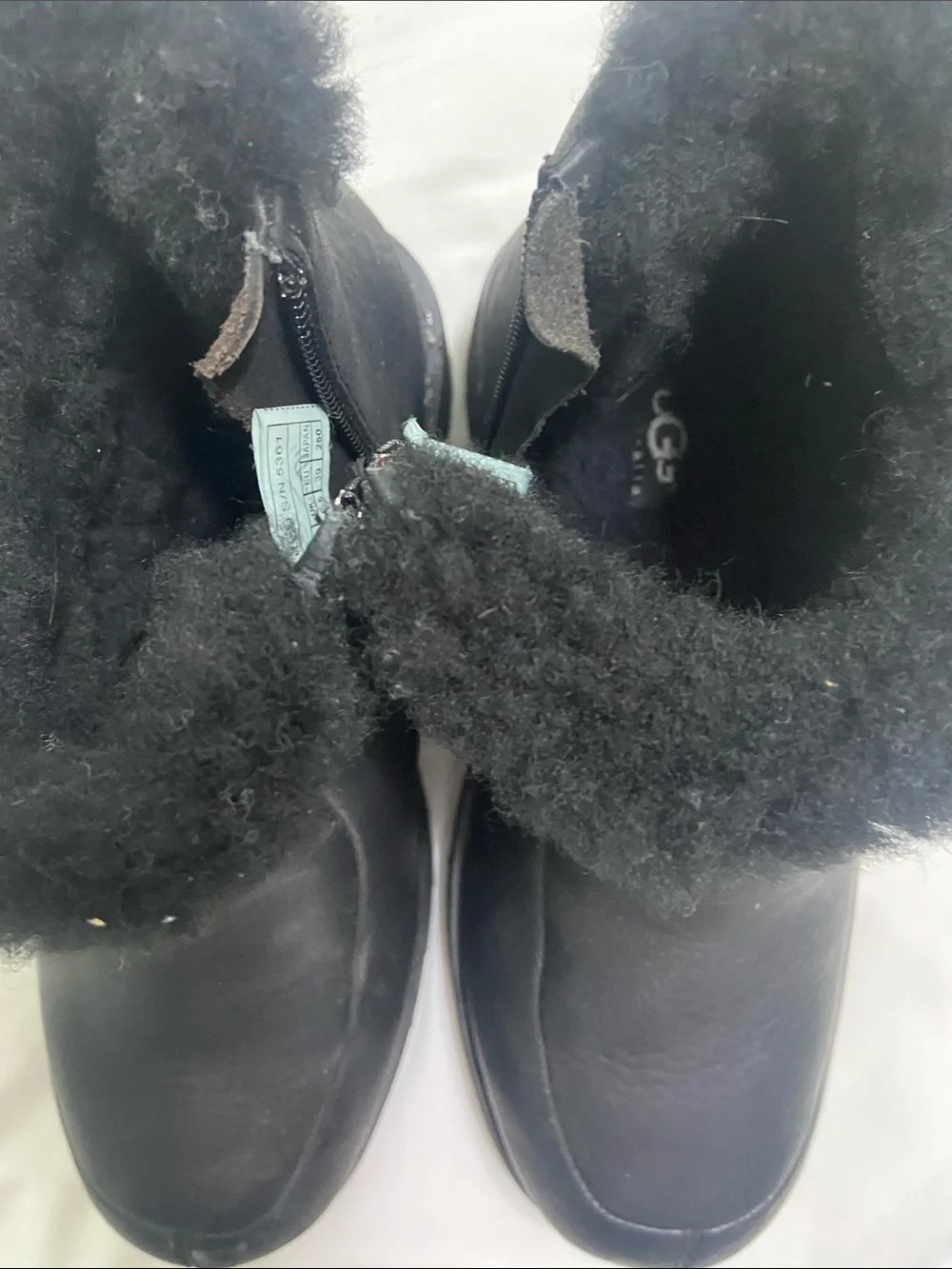 UGG Black leather Shearling-Lined Winter Ankle Boots